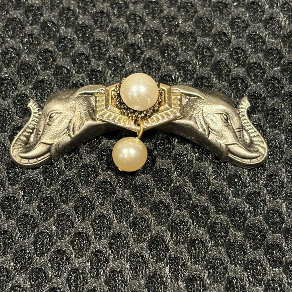 Vintage Elephant Brooch with Faux Pearls - Tribal-Inspired Design - Picture 1 of 8